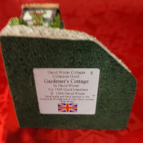 Gardener's Cottage by David Winter, No Box. - Picture 8 of 8